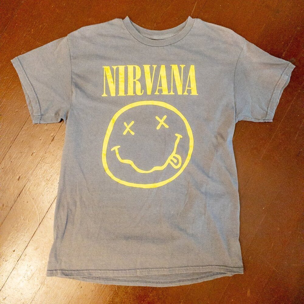 Nirvana Smiley Face Band Tee – Gray, Size M | Vintage-Inspired Rock